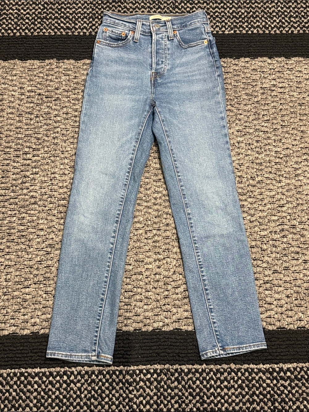 Levi's Wedgie Straight High Rise Jeans Sz 24 Light Wash Premium Denim Classic